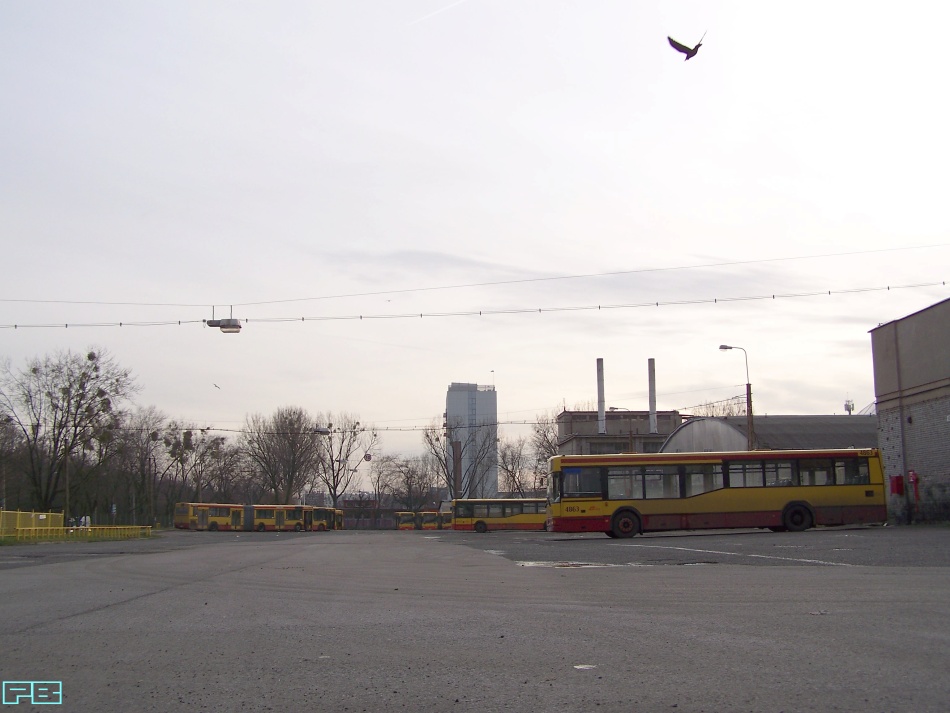 4863
Zmierzch Redutowej.
Słowa kluczowe: M121M 4863 ZajezdniaRedutowa 2013