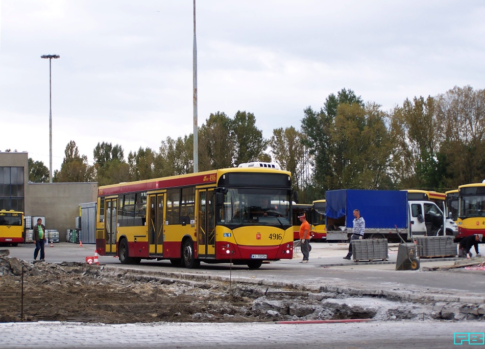 4916
Teraz ciężko manewrować na placu.
Słowa kluczowe: M121M 4916 ZajezdniaStalowa 2014