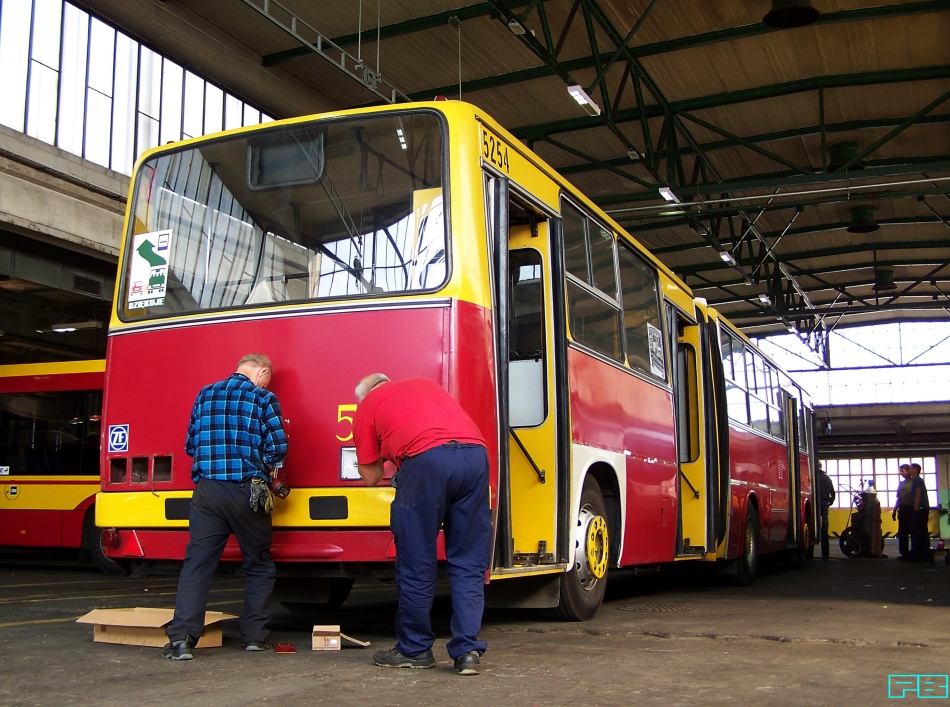 5254
Demontaż oświetlenia i oznaczeń.
Słowa kluczowe: IK280 5254 ZajezdniaWoronicza 2014