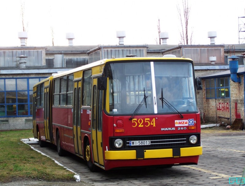 5254
Tak się niegdyś nazywał. Tu świeżo po odbudowie.
Słowa kluczowe: IK280 5254 ZajezdniaWoronicza 2011