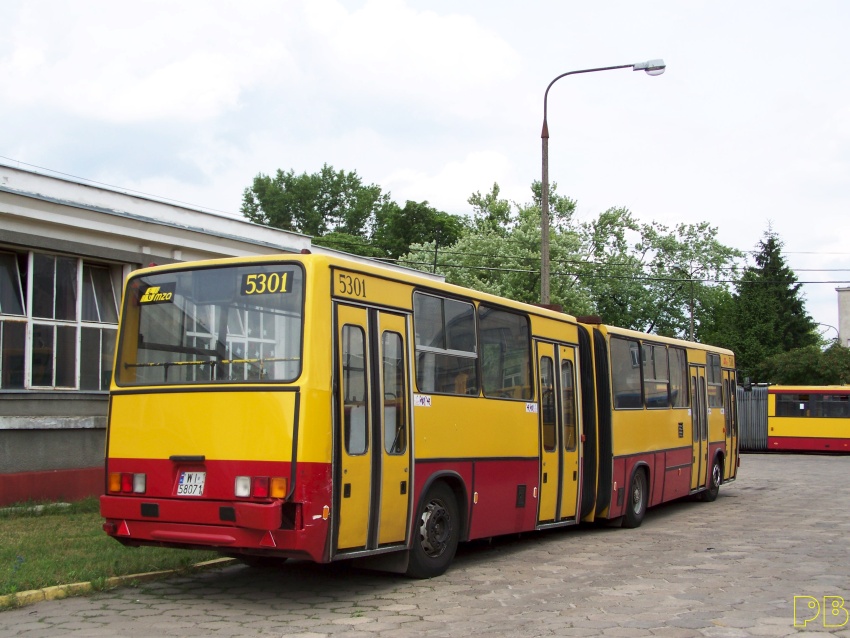 5301
Dokładnie 11 czerwca (zdjęcie w galerii), czyli cztery dni temu, autobus miał naprawianą ścianę tylną po stłuczce. Jednak jakiś orzeł szybko z nią się rozprawił ponownie...
Słowa kluczowe: Ik280 5301 ORT R10