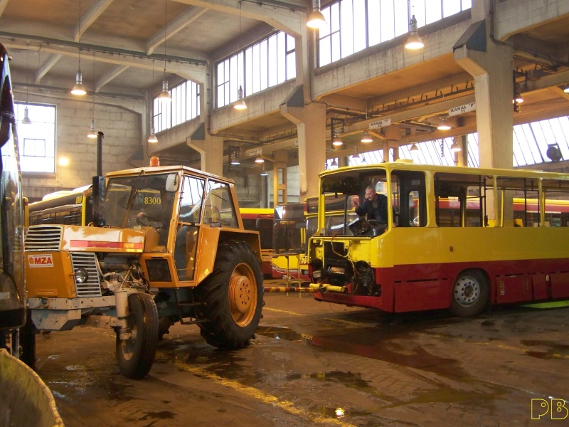 5304
Ostatni liniowy bizon (według obowiązującego zakazu remontów ikarusów). Wykręcić takim kolosem bez wspomagania i siedzenia, to nie lada sztuka
Słowa kluczowe: Ik280 R10 5304 ORT