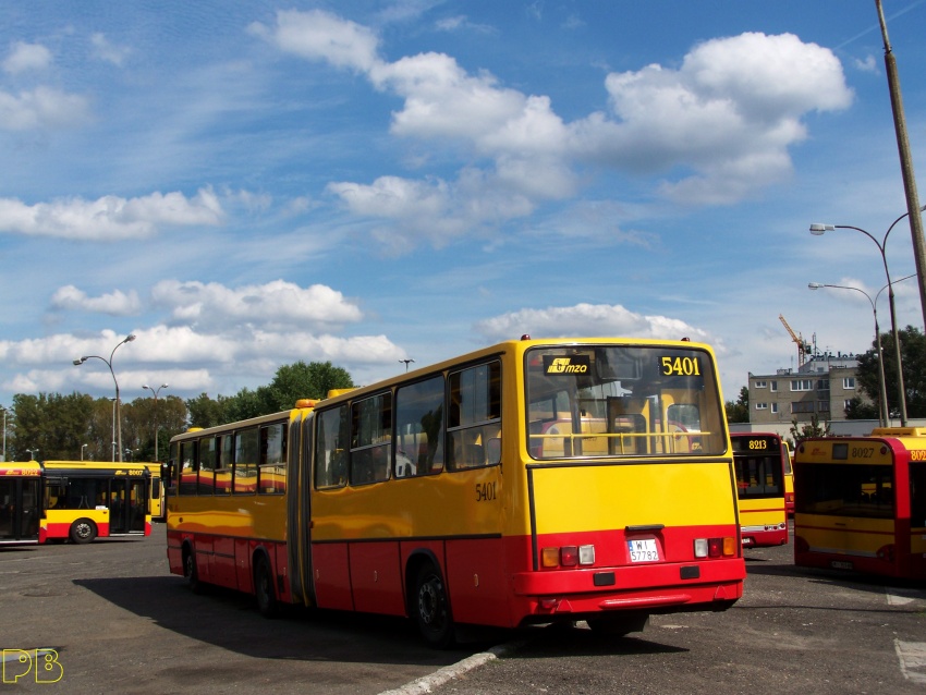 5401
Odlepiła się listwa pionowa temu misiu...
Słowa kluczowe: Ik280 5401 ZajezdniaOstrobramska 2011