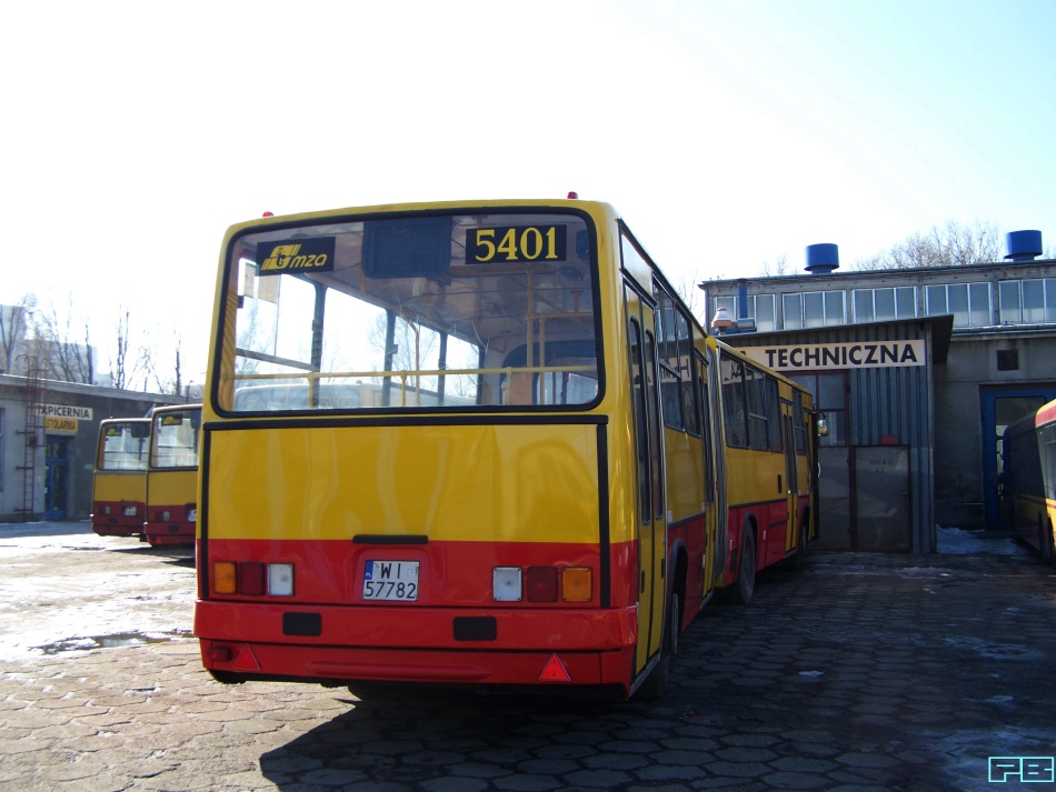 5401
Tuż po ostatnim remoncie. Jedyny Ik280 po nowemu.
Słowa kluczowe: IK280 5401 ORT 2011