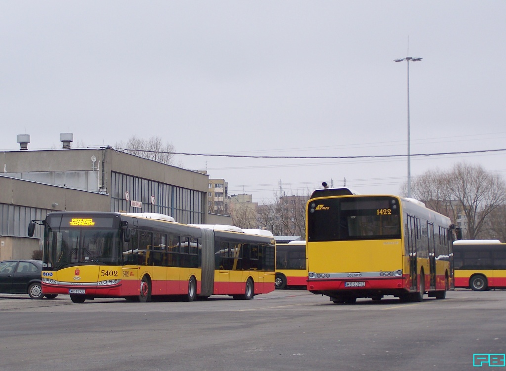 1422, 5402
Najmłodsi na placu.
Słowa kluczowe: SU12 1422 SU18 5402 ZajezdniaStalowa 2016