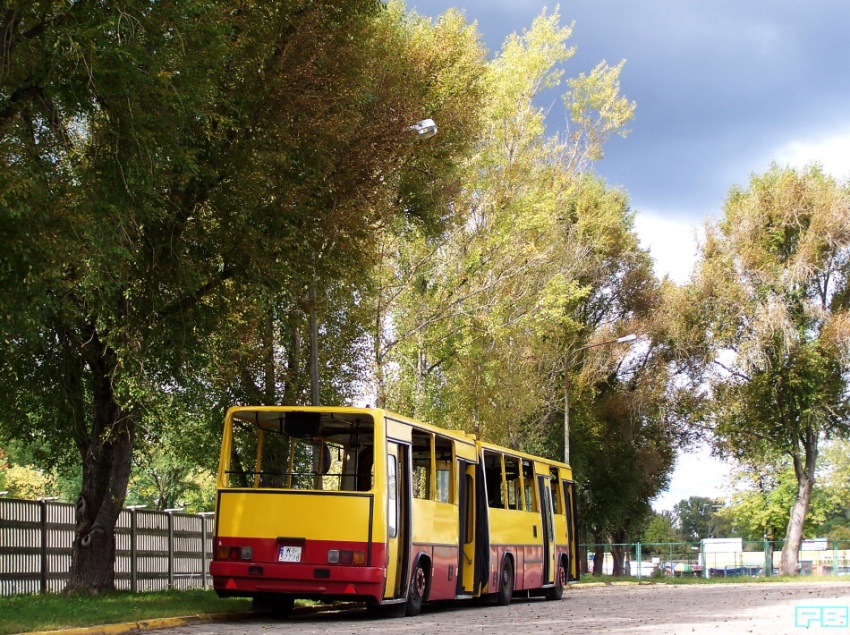 5410
Spadły już mu liście.
"Jesień idzie, nie ma rady na to."
Markiem Grechutą zawiało.
Słowa kluczowe: IK280 5410 ORT 2013