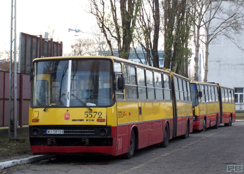 5572
Całe życie bez remontu
Słowa kluczowe: MZA R7 Ikarus280 5572 2011