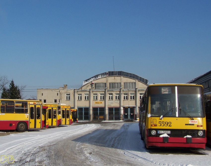 5592
Jak widać ikarusy wciąż na pierwszym planie. I tak mimo wszystko będą naprawiane :)
Słowa kluczowe: Ik280 5592 ORT R11