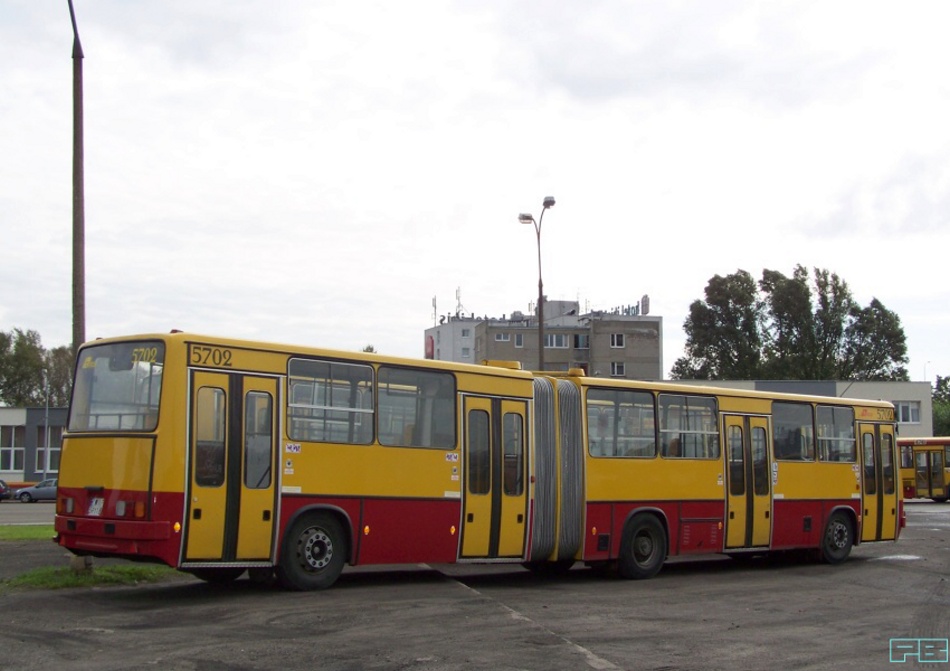 5702
Odbył już ostatni kurs - tydzień temu pojechał na szrot.
Słowa kluczowe: IK280 5702 ZajezdniaOstrobramska 2010