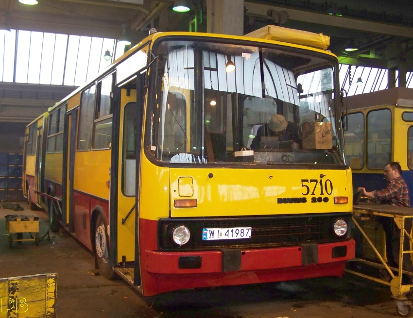 5710
Kończy się ostatni remont liniowego ikarusa
Słowa kluczowe: Ik280 R11 5710 ORT