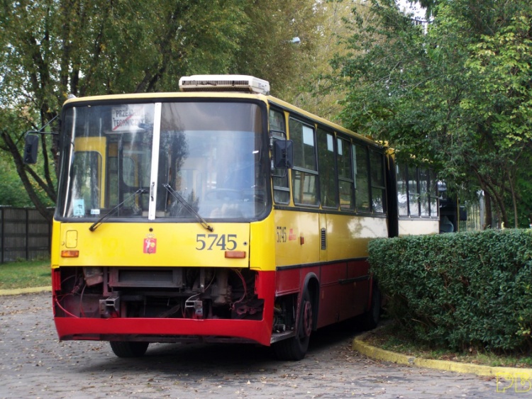 5745
Po zderzeniu buzia od nowa
Słowa kluczowe: Ik280 5745 R11