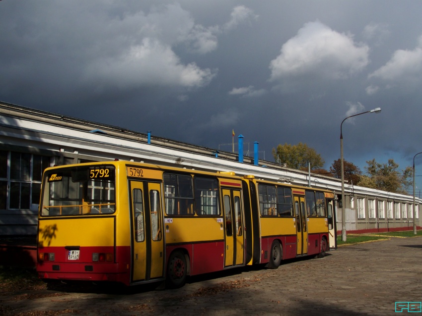 5792
Przyjdzie mu czekać na naprawę ściany przedniej w wichurze i gradzie
Słowa kluczowe: Ik280 5792 R11 ORT