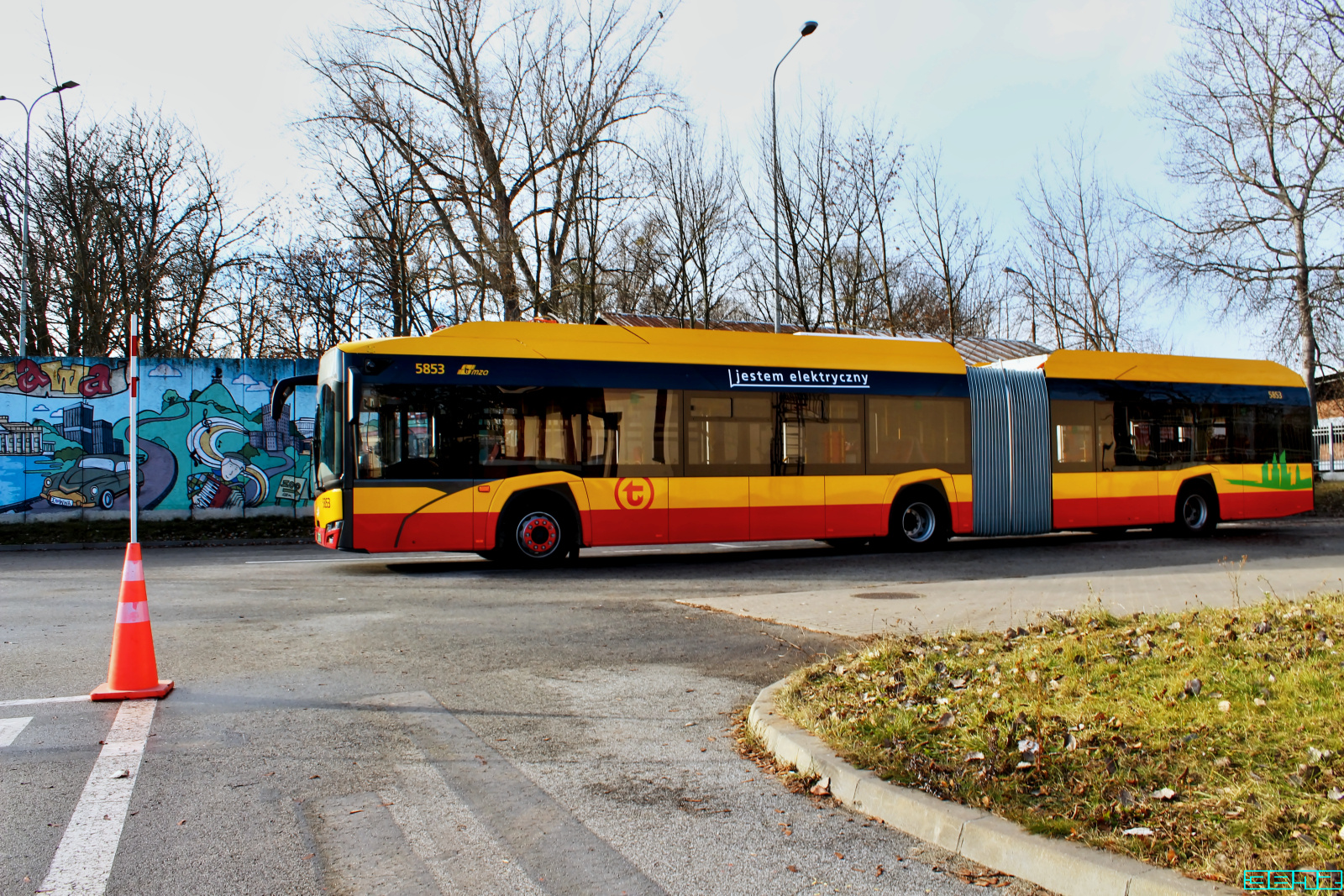 5853
Słowa kluczowe: SU18IVE 5853 ORT 2025