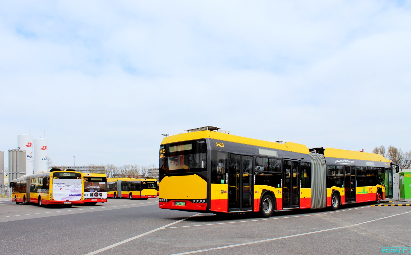 5920, 7706, 7752, 7315
Słowa kluczowe: SU18IVE 5920 SU18CNG 7706 7752 SM18LNG 7315 ZajezdniaOstrobramska 2022