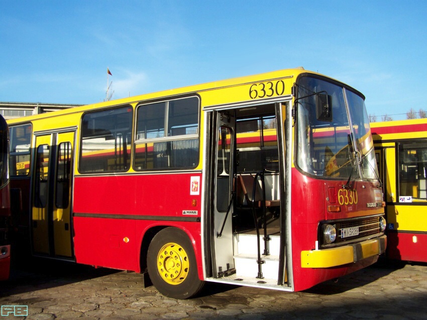 6330
Dzięki staraniom pewnych osób, udało się zorganizować remont autobusu. Tym razem i stopnie niemal są oryginalne. 
Słowa kluczowe: MZA R13 R5 R11 R10 R7 Ikarus260 6330 2011