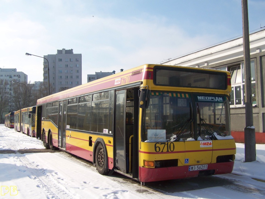 6710
To początek końca warszawskiej historii neoplanów. W tym roku czeka je prawdziwa rzez
Słowa kluczowe: Neoplan N4020 R11