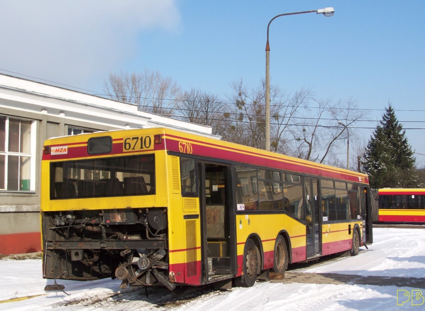 6710
Wielu jego braci straci życie w tym roku
Słowa kluczowe: Neoplan N4020 R11