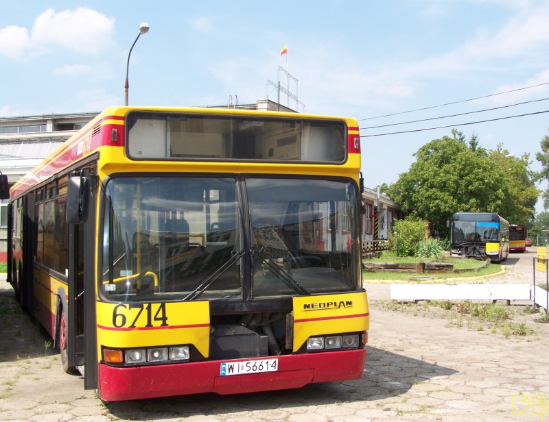 6714
Powoli go ubywa. 
Słowa kluczowe: Neoplan N4020 R11