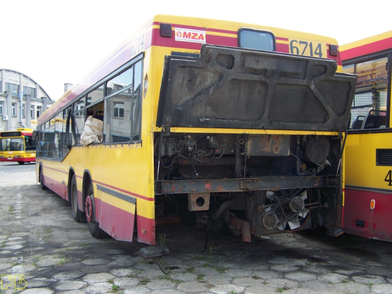 6714
Już bez serca
Słowa kluczowe: Neoplan N4020 R11