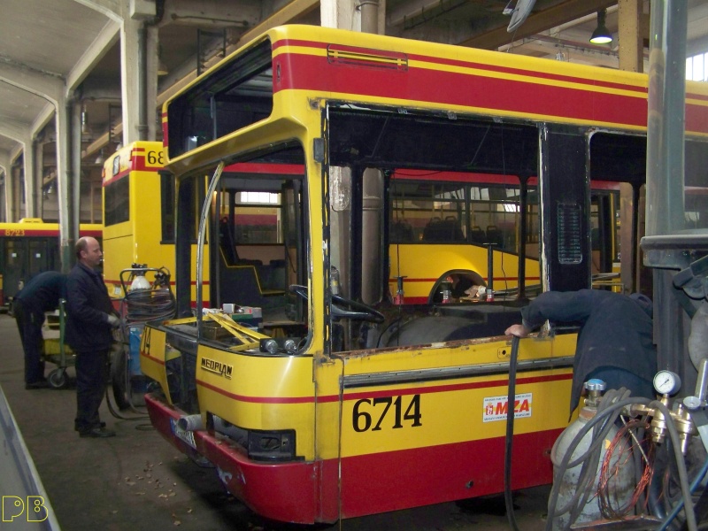 6714
Jak śledzia głowa
Słowa kluczowe: Neoplan N4020 R11