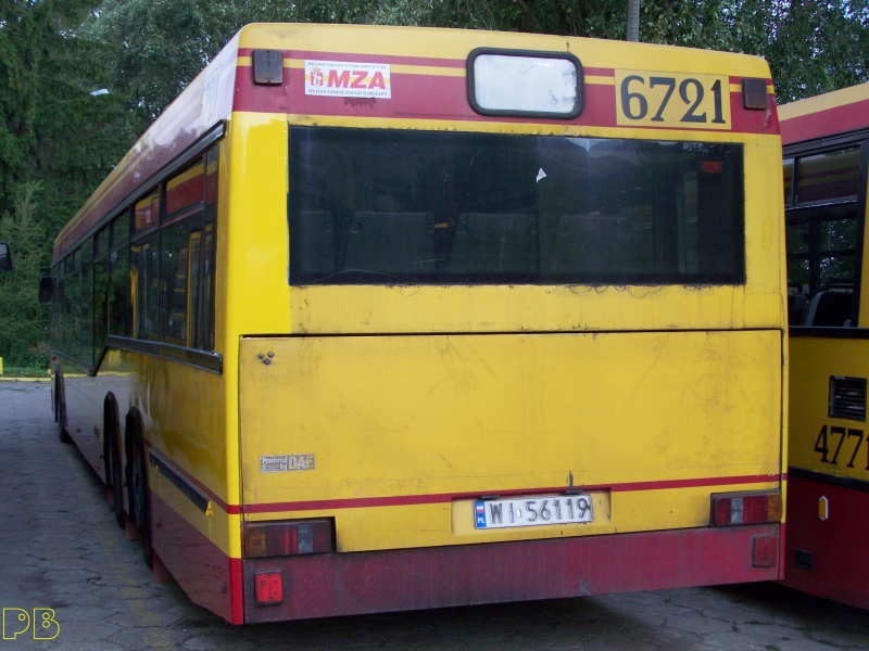 6721
Szkoda, że naprawa w CNP obtartego boku nie miała większego zakresu... Dla wprawnego oka ruski numer z zadnią szybą...
Słowa kluczowe: Neoplan N4020 R7, R11