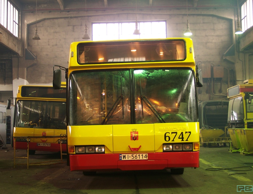 6747, 6938
Odbudowane neoplany na hali napraw. Prosto z linii produkcyjnej. Jeszcze przed myciem.
Słowa kluczowe: MZA R11 NeoplanN4020 NeoplanN4020td 6747 6938 2012