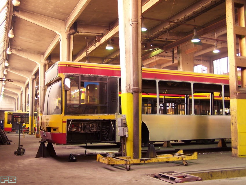 6747
Neoplany zajęły stanowiska remontowe po ikarusach
Słowa kluczowe: MZA R11 NeoplanN4020 6747 2011