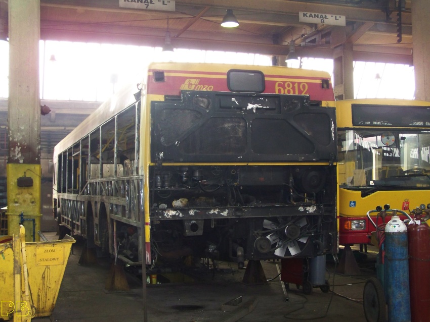 6812
Odbudowa
Słowa kluczowe: Neoplan N4020 R11