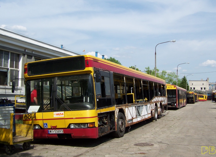 6814
Będzie po nowemu
Słowa kluczowe: Neoplan N4020 R11