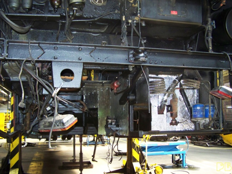 6814
Miejsce na silnik w trakcie remontu
Słowa kluczowe: Neoplan N4020 R11