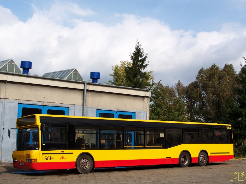 6814
Po odbudowie pozostało jeszcze umycie
Słowa kluczowe: Neoplan N4020 R11