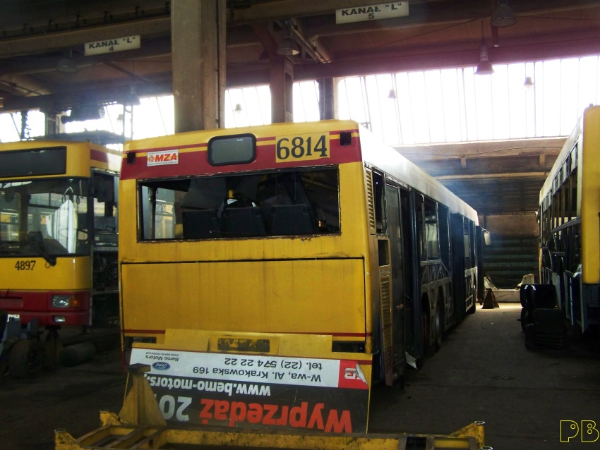 6814
Odbudowa
Słowa kluczowe: Neoplan N4020 R11