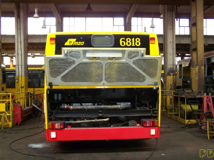 6818
Po odbudowie odwłok jak z fabryki
Słowa kluczowe: Neoplan N4020 R11