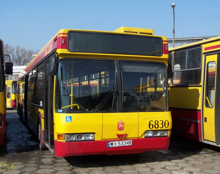 6830
Syrenki.
Na neoplanie wygląda przyzwoicie. Jednak idealnie będzie, kiedy wsuwki na chorągiewki będą żółte
Słowa kluczowe: Neoplan N4020td R13, R11