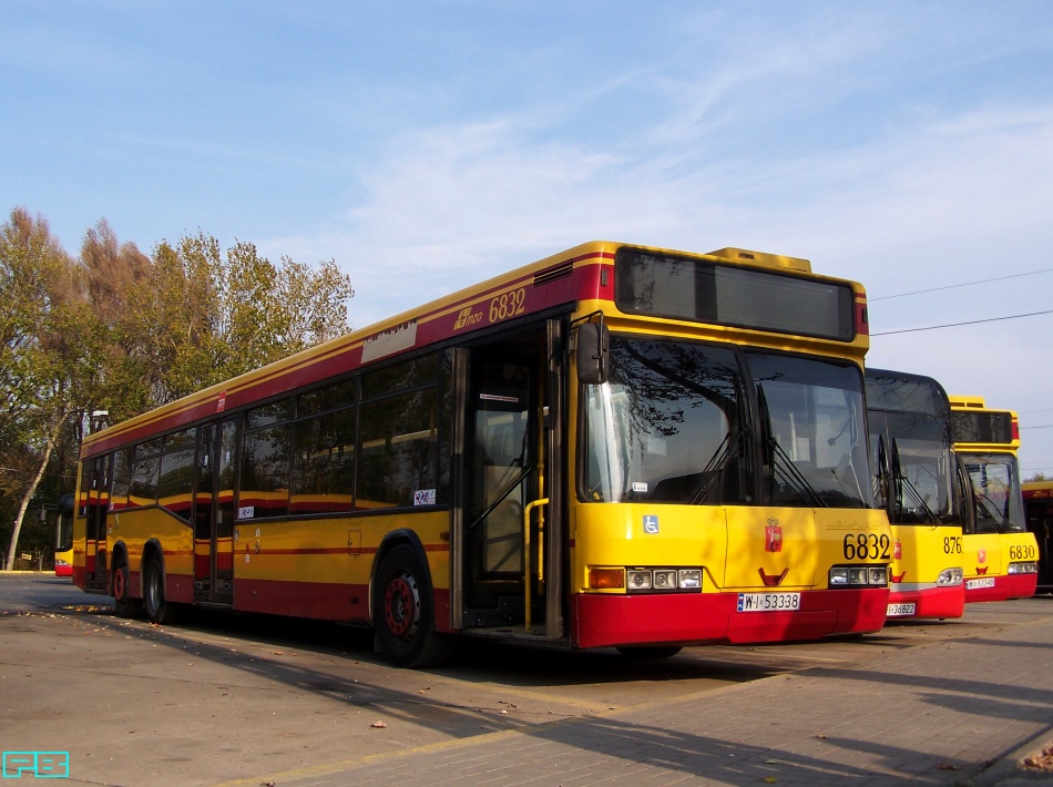 6832
Za chwilę pojedzie jeszcze na trasę. 
Słowa kluczowe: N4020 6832 ZajezdniaKleszczowa 2014