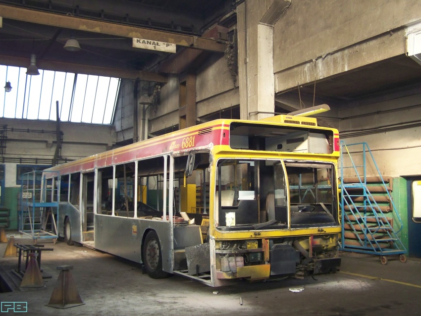 6881
Już z nowymi blachami
Słowa kluczowe: Neoplan N4020td R13, R11