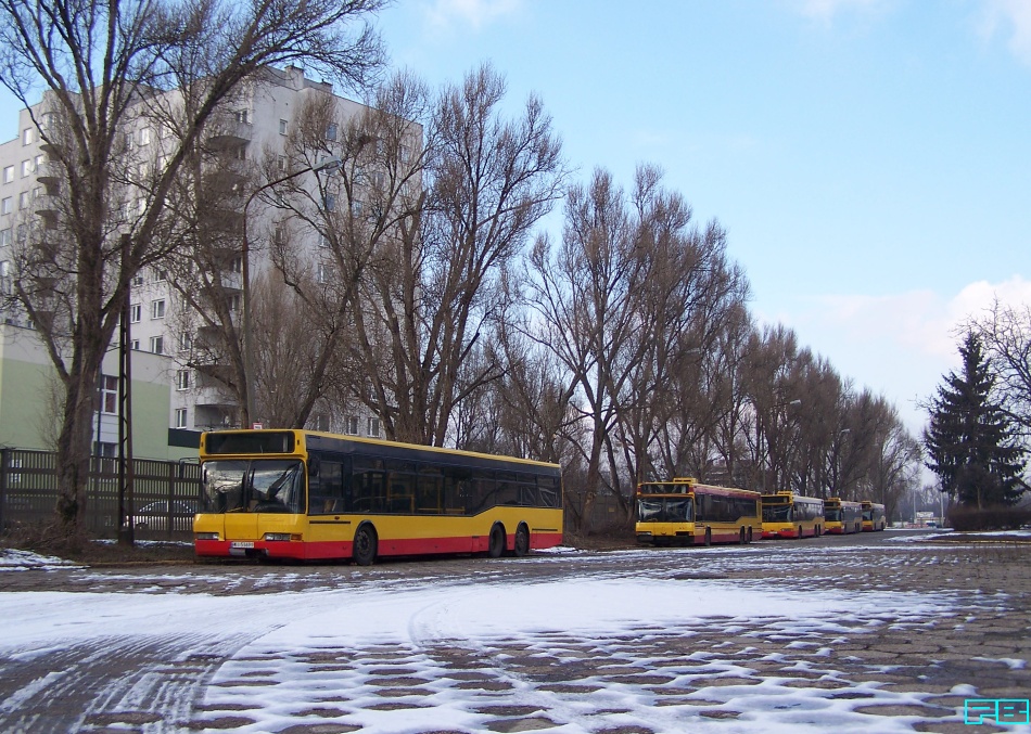 6881
Odstawione Neoplany na CWSie.
Słowa kluczowe: N4020 6881 ORT 2011