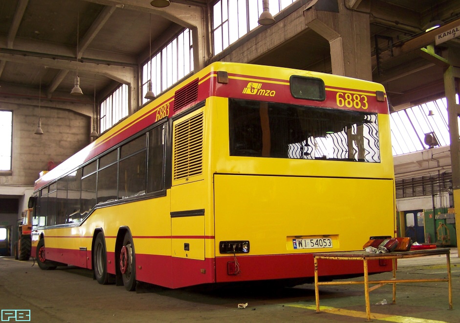 6883
Ostatni naprawiany Neoplan w hali CWSu. 
Przy okazji: Neosiów od dzisiaj jest już tylko 10! Trzy razy mniej niż Ikarusów...
Słowa kluczowe: N4020 6883 ORT 2013