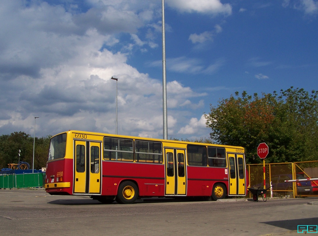 6930
Jest w dobrej formie, a metro mu nie straszne.
Dba Kierownik. :)
Słowa kluczowe: IK260 6930 ZajezdniaStalowa 2016