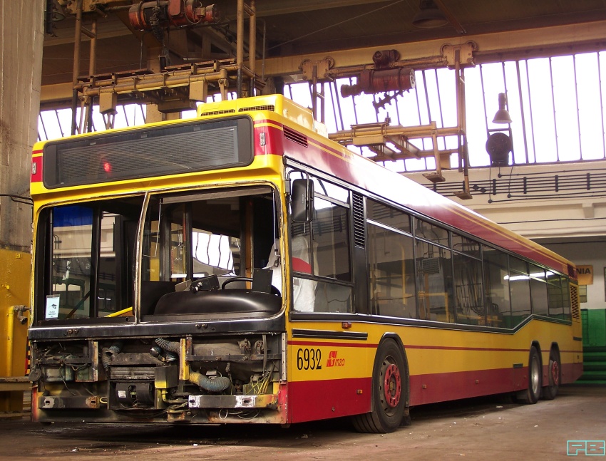 6932
To tylko powypadkowa naprawa ściany czołowej.
Słowa kluczowe: MZA R11 NeoplanN4020td 6932 2012