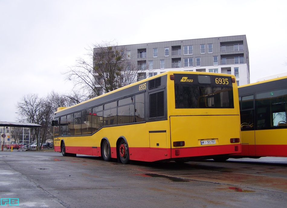6935
A on wciąż gotowy.
Słowa kluczowe: N4020 6935 ZajezdniaKleszczowa 2013