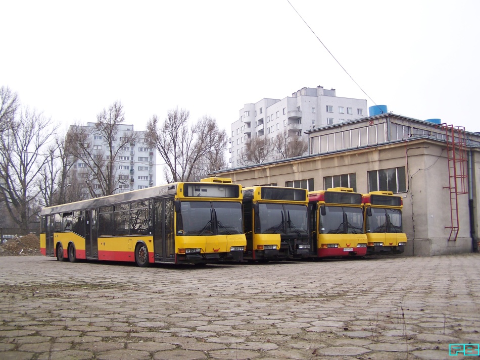 6938, 6818, 6869, 6874
6938 wciąż sprawny mimo braku zderzaka.
Słowa kluczowe: N4020 6938 6818 6869 6874 ORT 2011