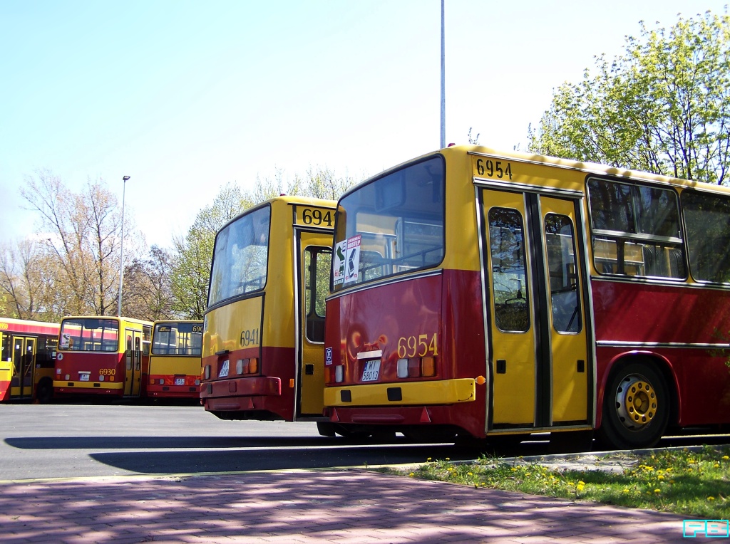 6954, 6941, 6930, 6905
Stalowe zabytki zgrupowane.
Słowa kluczowe: Ik280 6941 5254 Ik260 6930 6905 ZajezdniaStalowa 2016