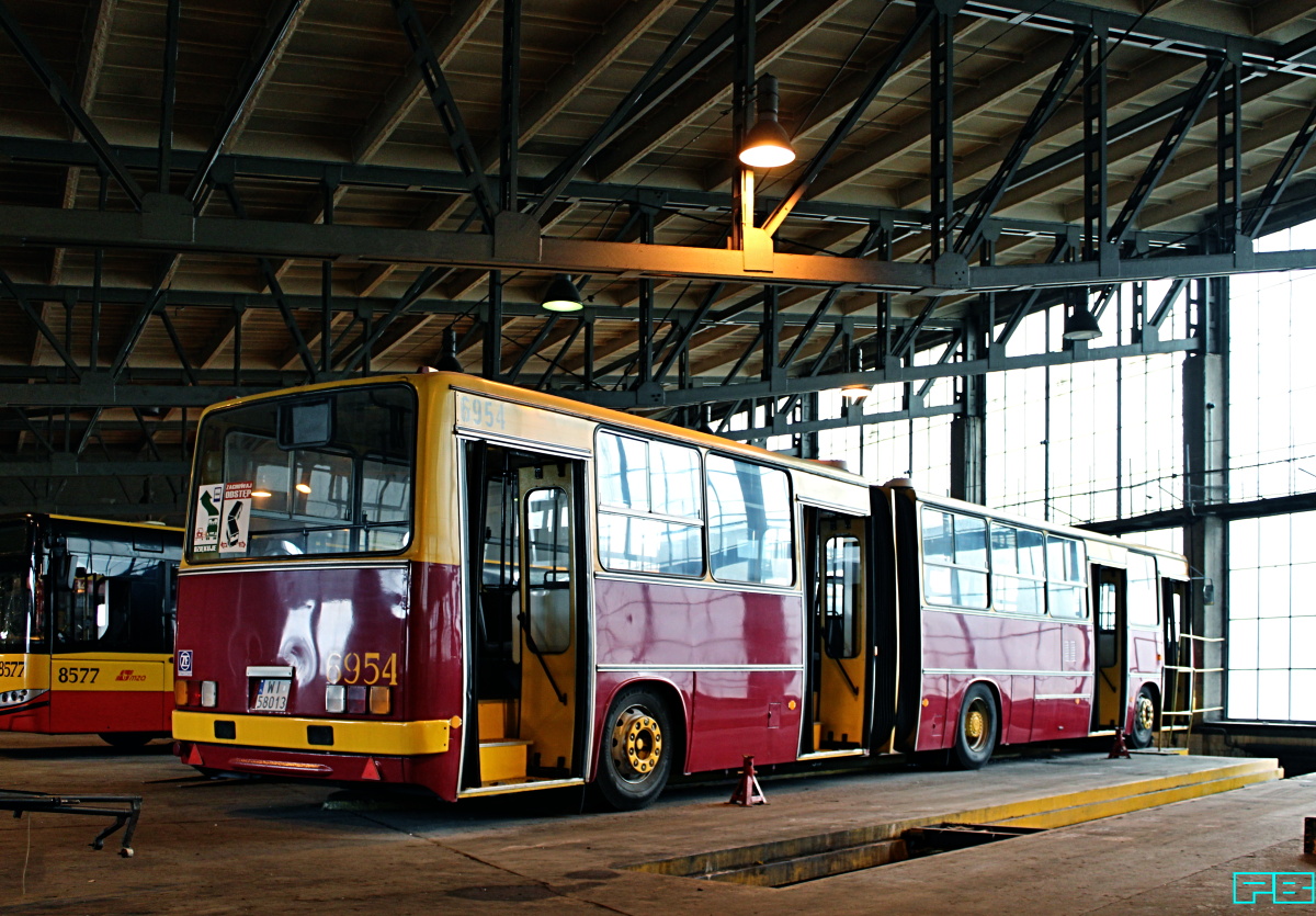 6954
Nieźle się trzyma.
Słowa kluczowe: IK280 6954 ZajezdniaOstrobramska 2018