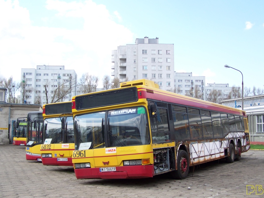 6961
Będzie po nowemu
Słowa kluczowe: Neoplan N4020td R9, R11