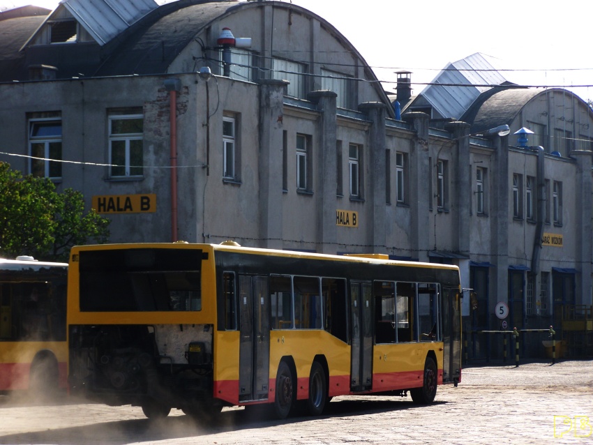 6971
Spierdolamento, cytując Maklakiewicza z "Giuseppe w Warszawie" :)
Słowa kluczowe: Neoplan N4020td R7, R11