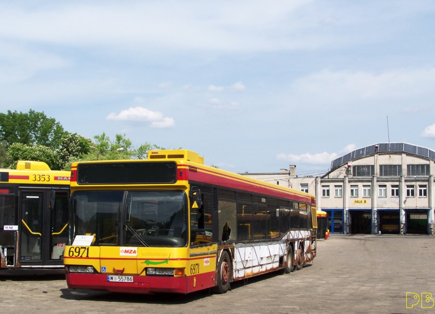 6971
Bez portek
Słowa kluczowe: Neoplan N4020td R7, R11