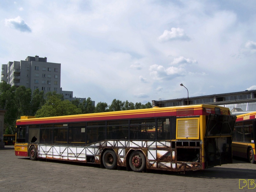 6971
Kroi się odbudowa
Słowa kluczowe: Neoplan N4020td R7, R11