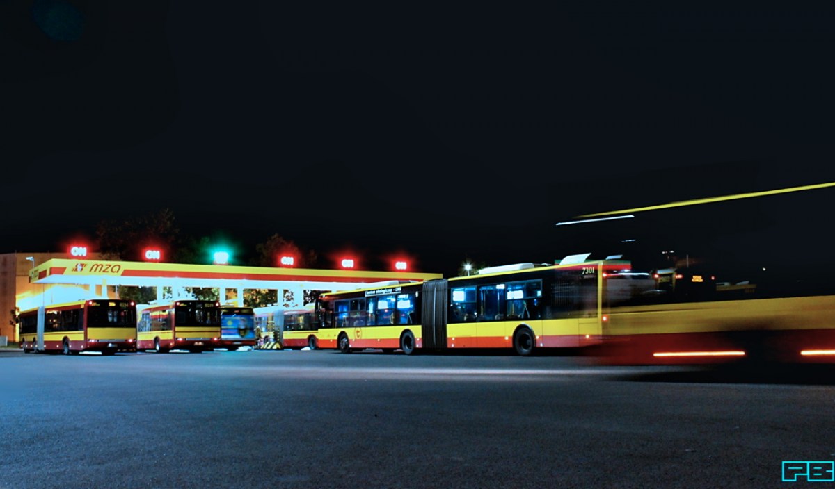 7301, 8214, 8219
Ruchy na stacji paliw.
Słowa kluczowe: SM18LNG 7301 SU18 8214 8219 ZajezdniaOstrobramska 2018