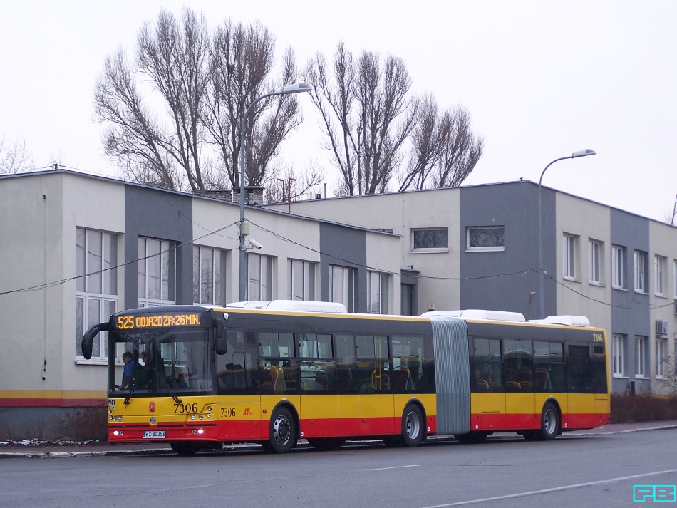 7306
Wyjeżdża na dodatek 525.
Słowa kluczowe: SM18LNG 7306 ZajezdniaOstrobramska 2015